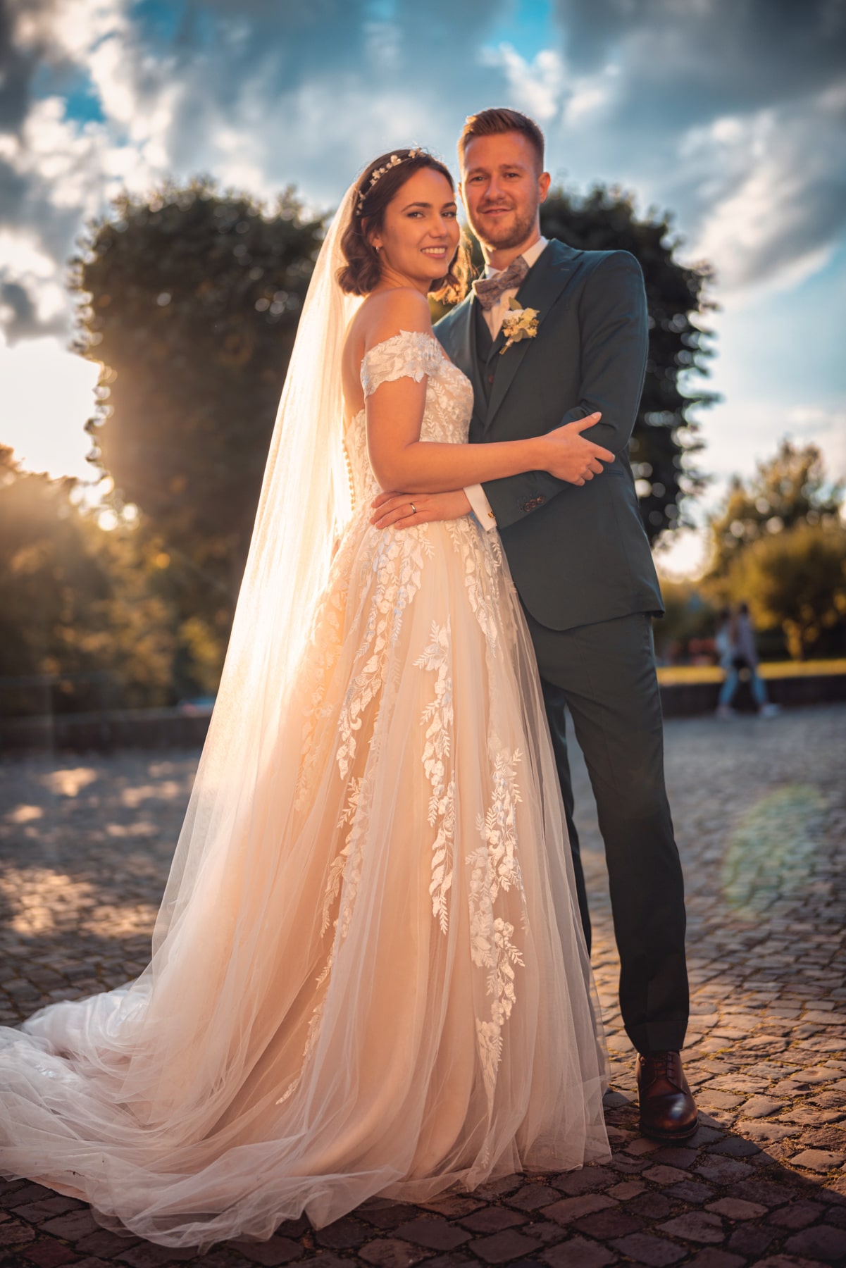 Brautpaar in der Abendsonne – Hochzeit in Buxtehude und Umgebung