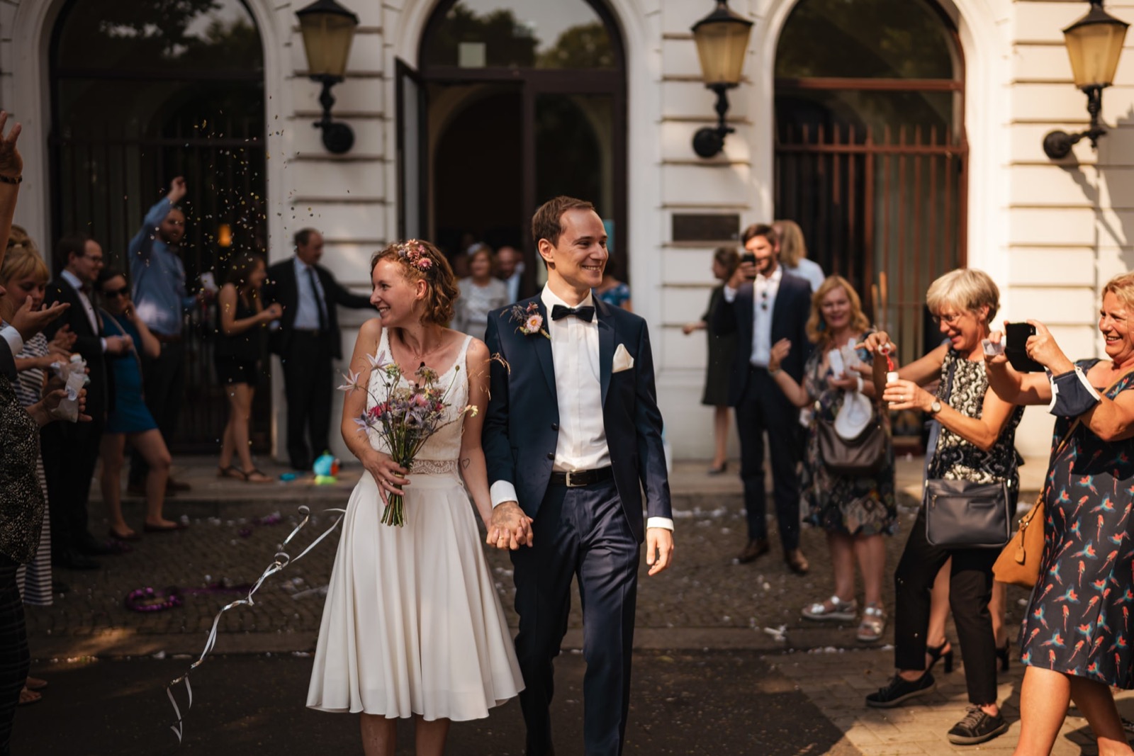 Glückwünsche nach der Trauung am Standesamt Hamburg-Altona