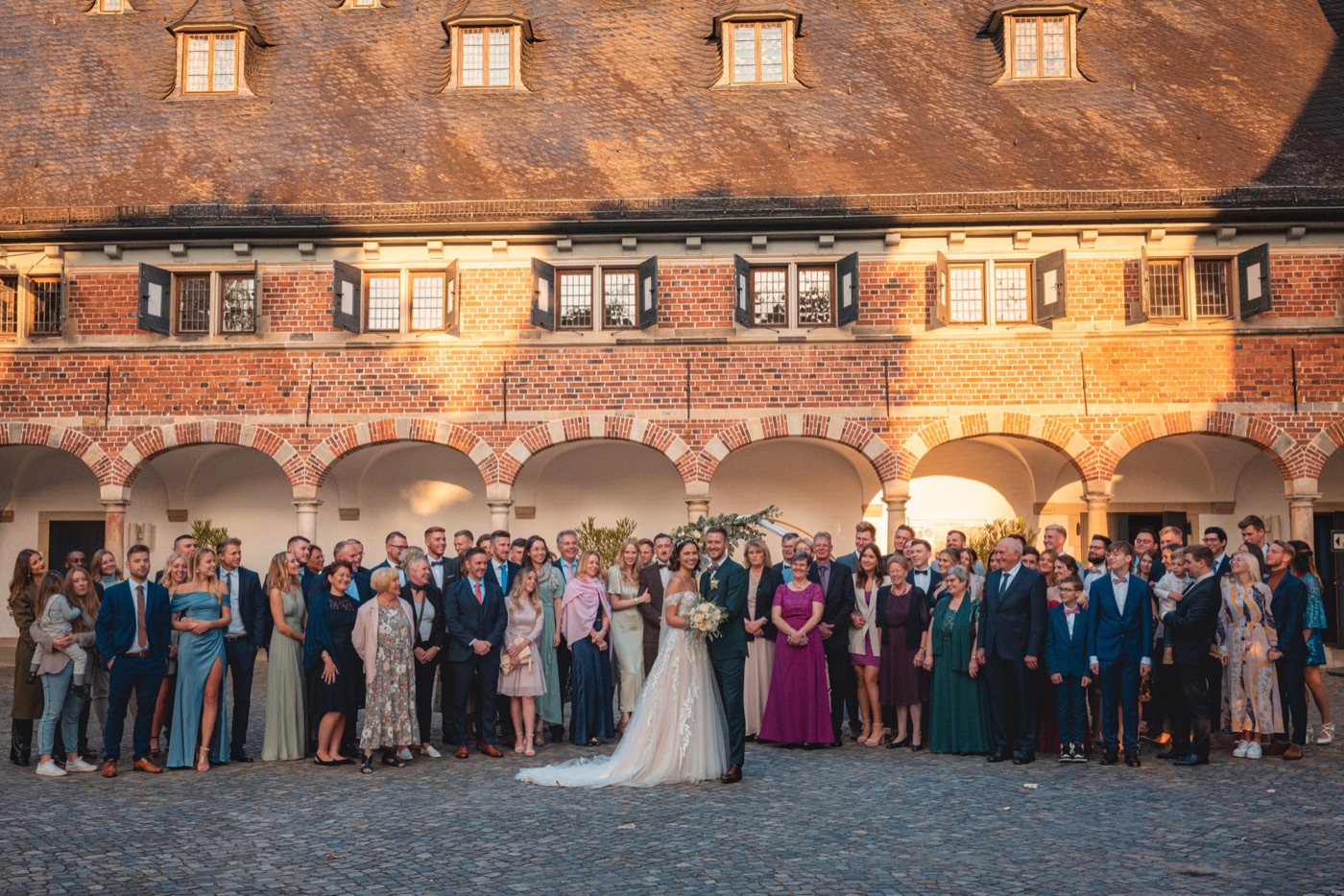 Gruppenfotos vor dem Schloss Reinbek – Hochzeitsfotografie Hamburg