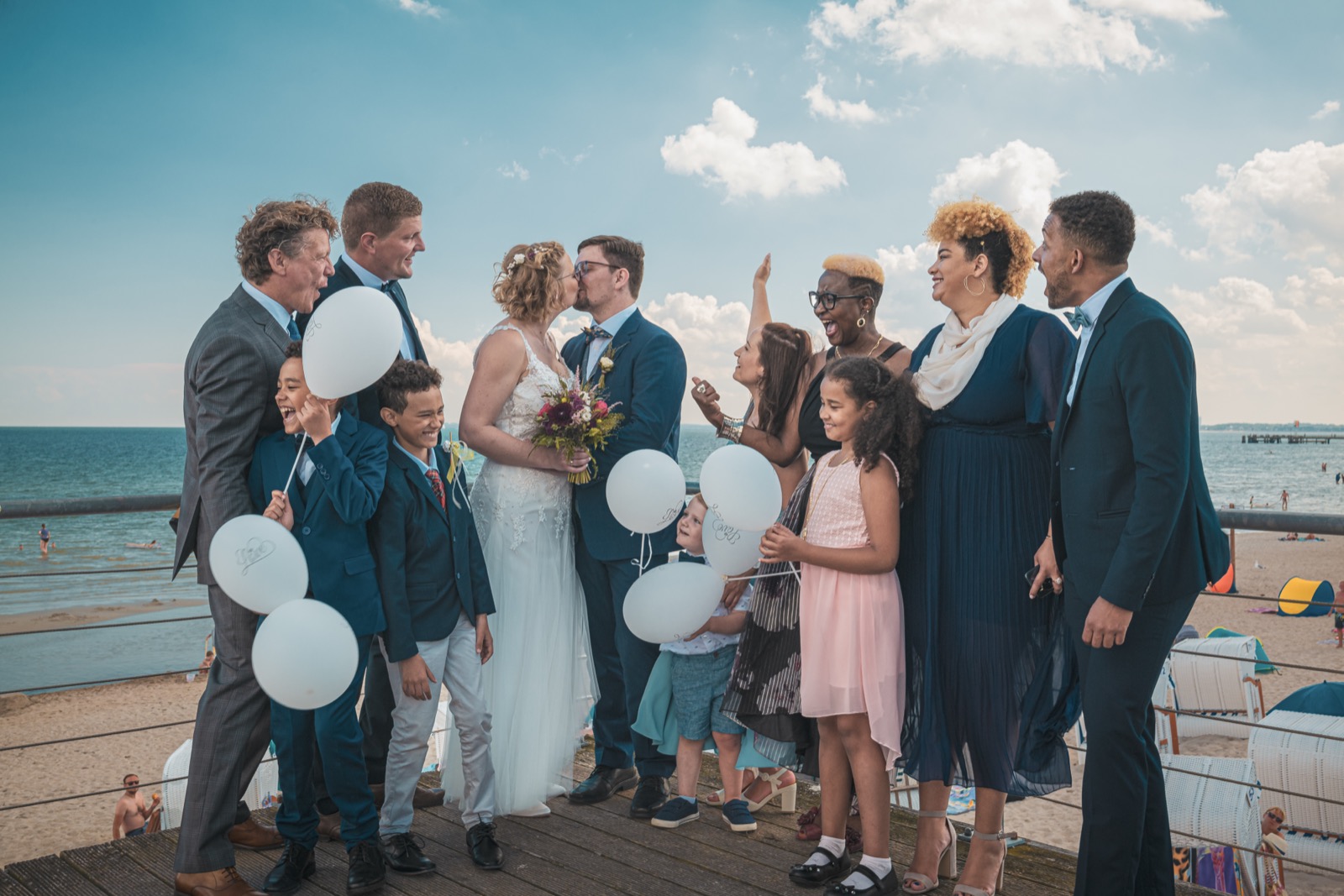 Linn & David – Hochzeitsgesellschaft am Meer