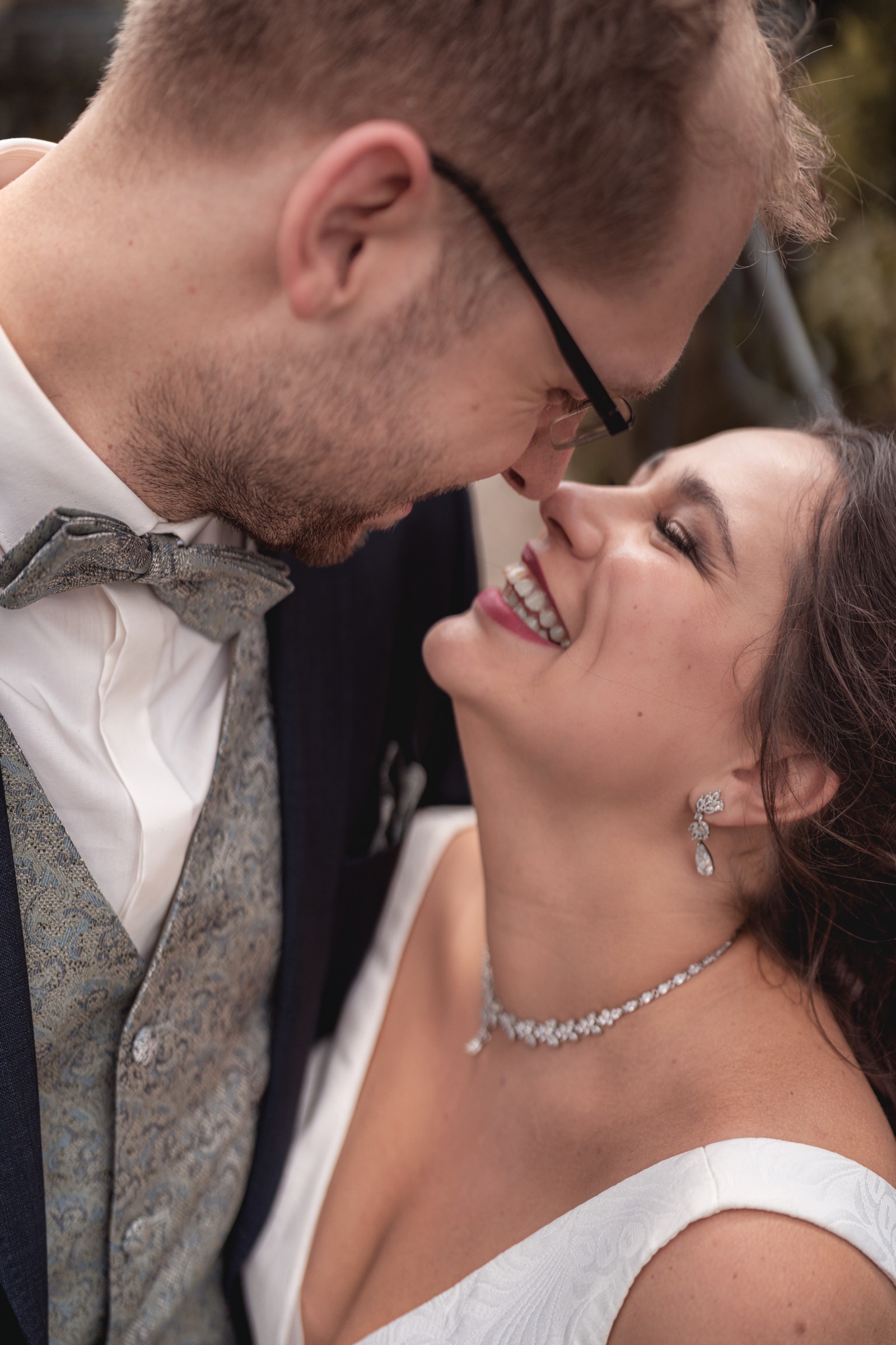 Nicole und Robert – Nahaufnahme Stirn an Stirn