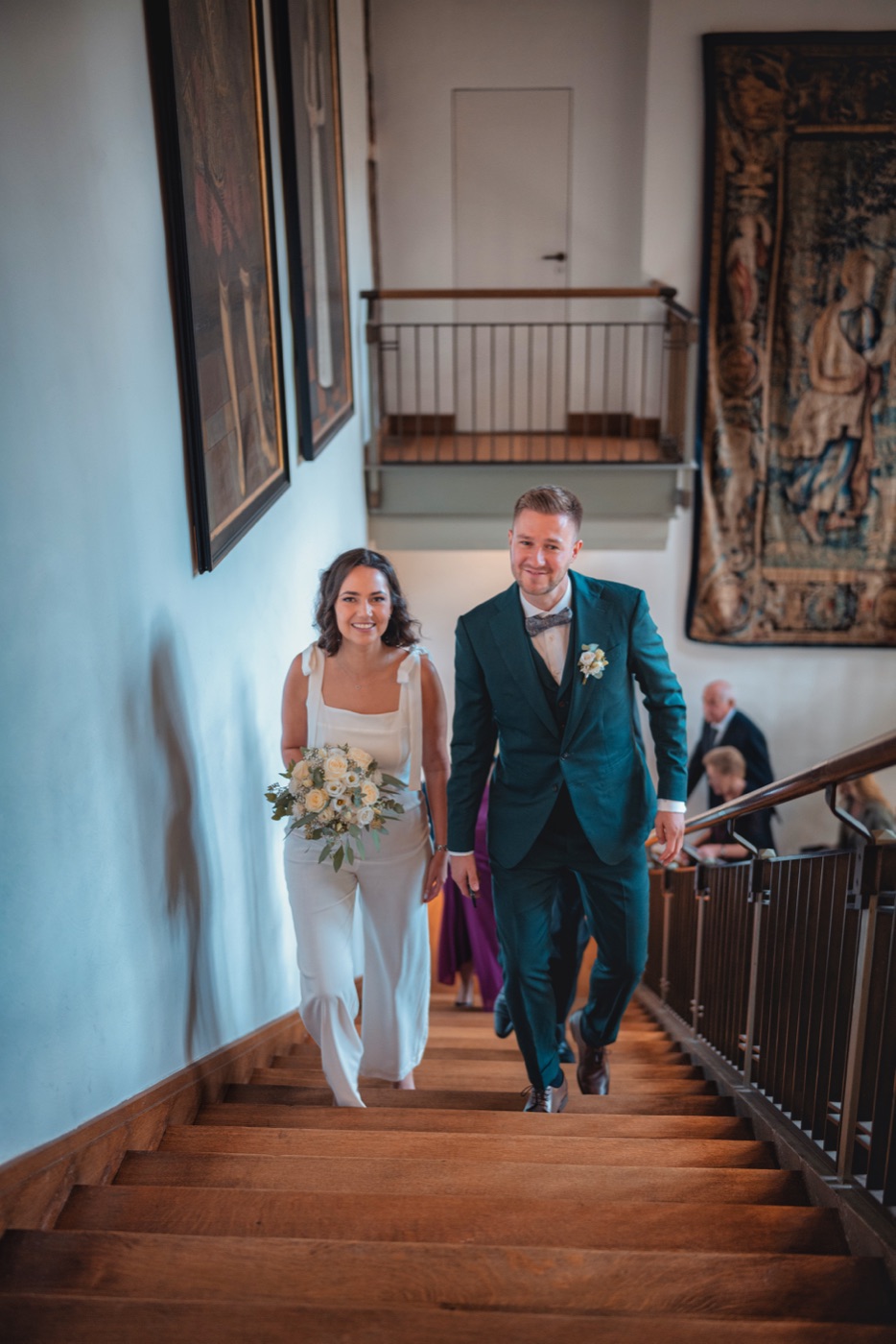 Brautkleid und Accessoires am Hochzeitsmorgen