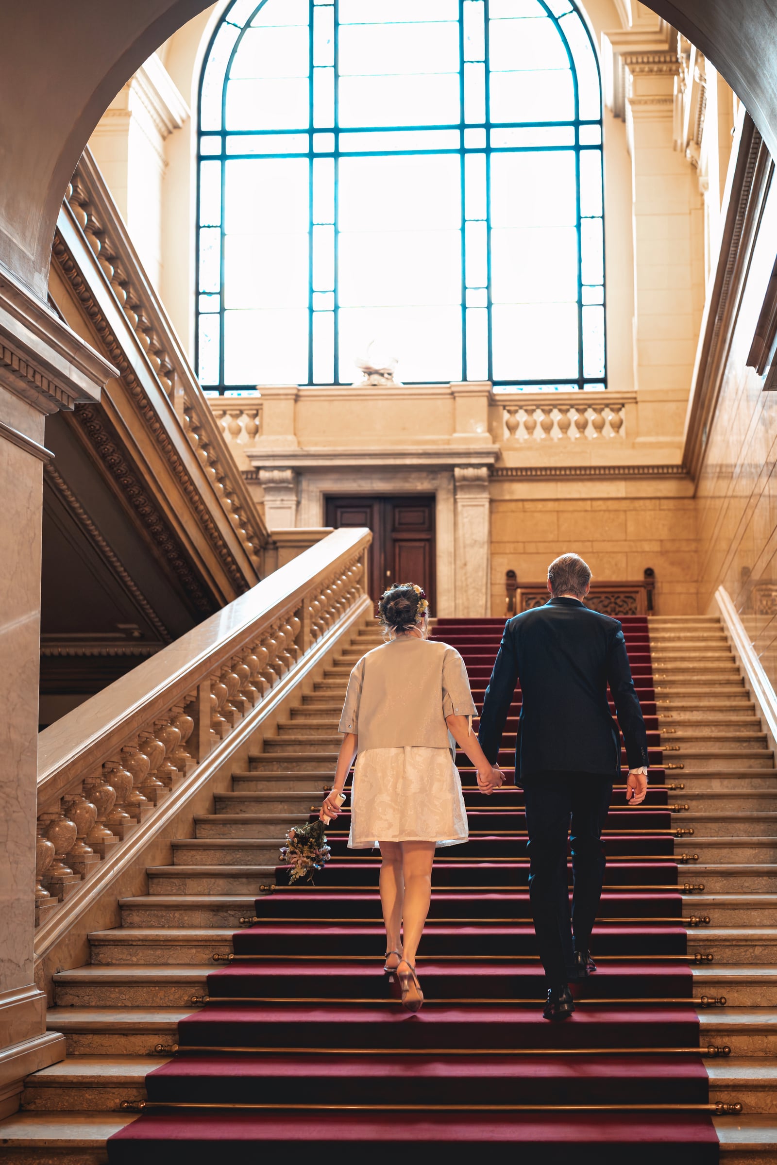 Hochzeitsfoto auf der Rathaustreppe Hamburg