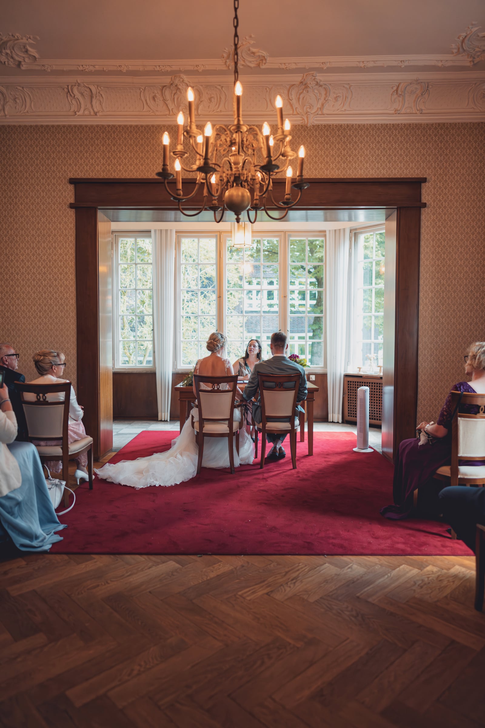 Brautpaar vor der Weißen Villa Elmshorn